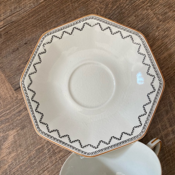 Johnson Brothers | Vintage England Tea Cup & Saucer Set - Picture 4 of 8